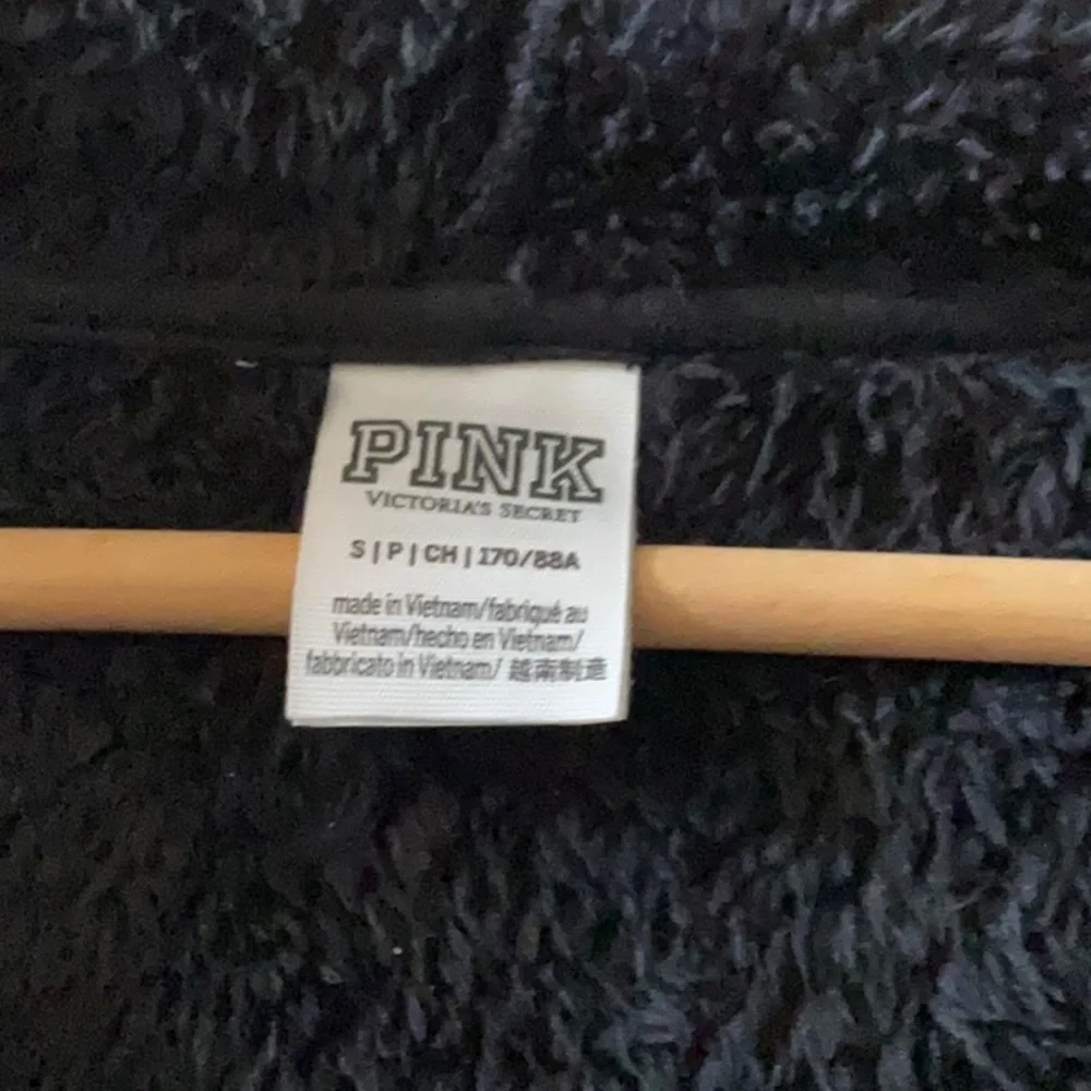 Victoria’s Secret PINK Black Varsity Sherpa Half Zip - Picture 4 of 5